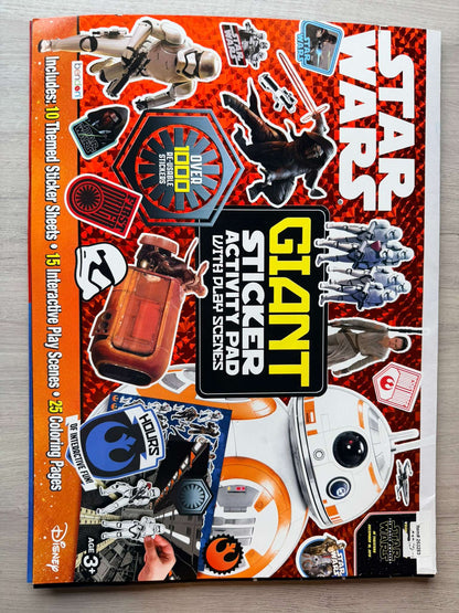 Star Wars bundle (bedding, sticker book and figurines)