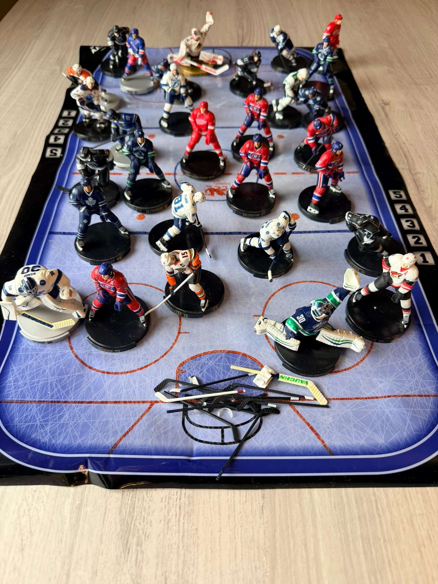 NHL figurines with sticks
