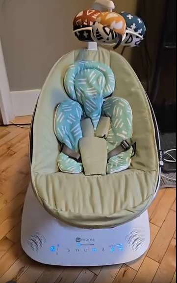 4MOMS Mamaroo Swing with Newborn Insert