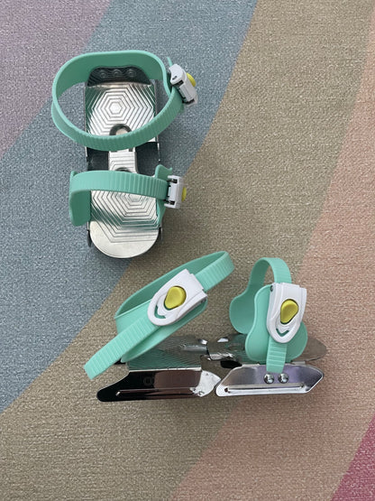 Strap on ice skates, Shoes 8 (Toddler:2-4yr)