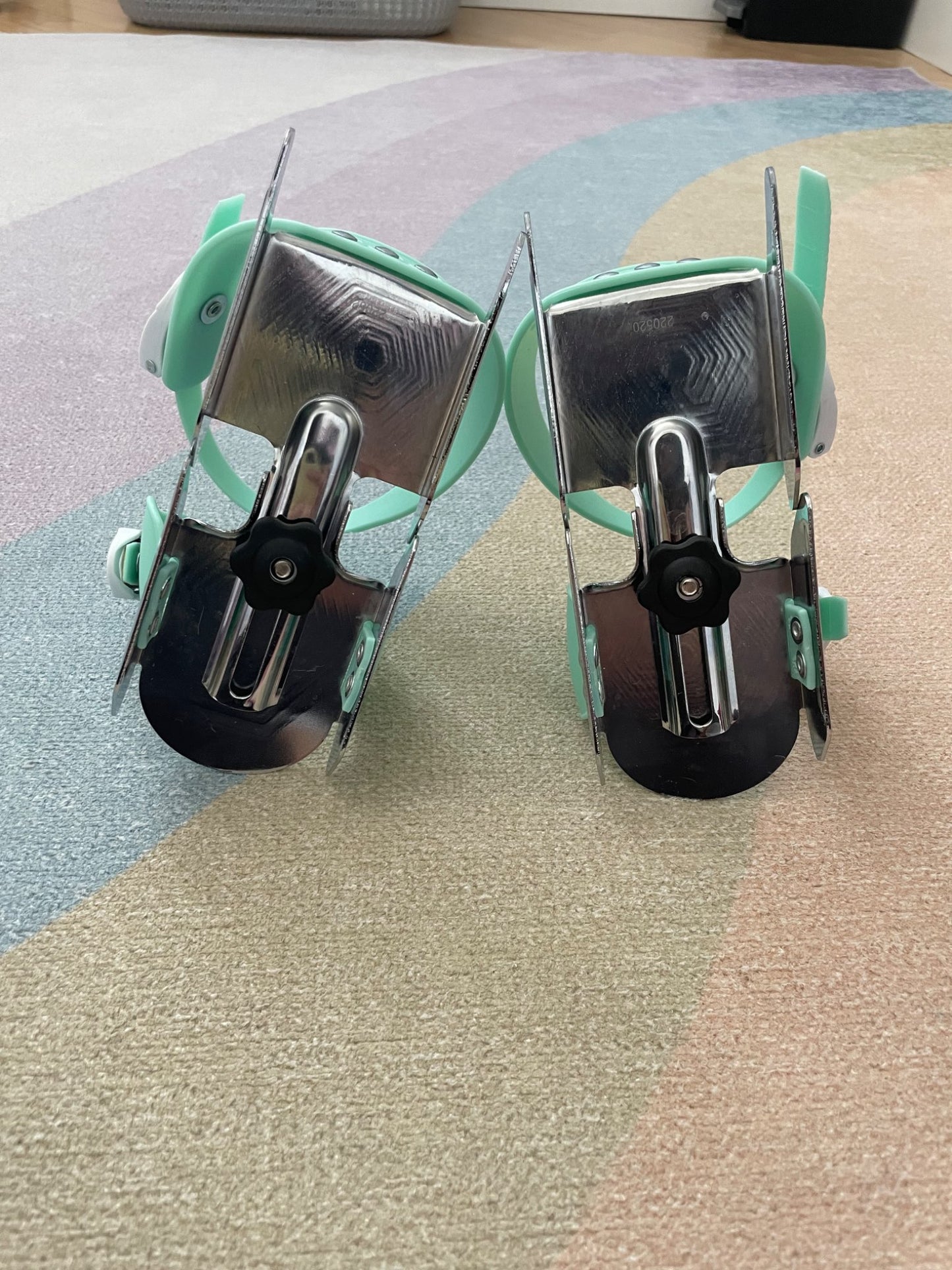 Strap on ice skates, Shoes 8 (Toddler:2-4yr)