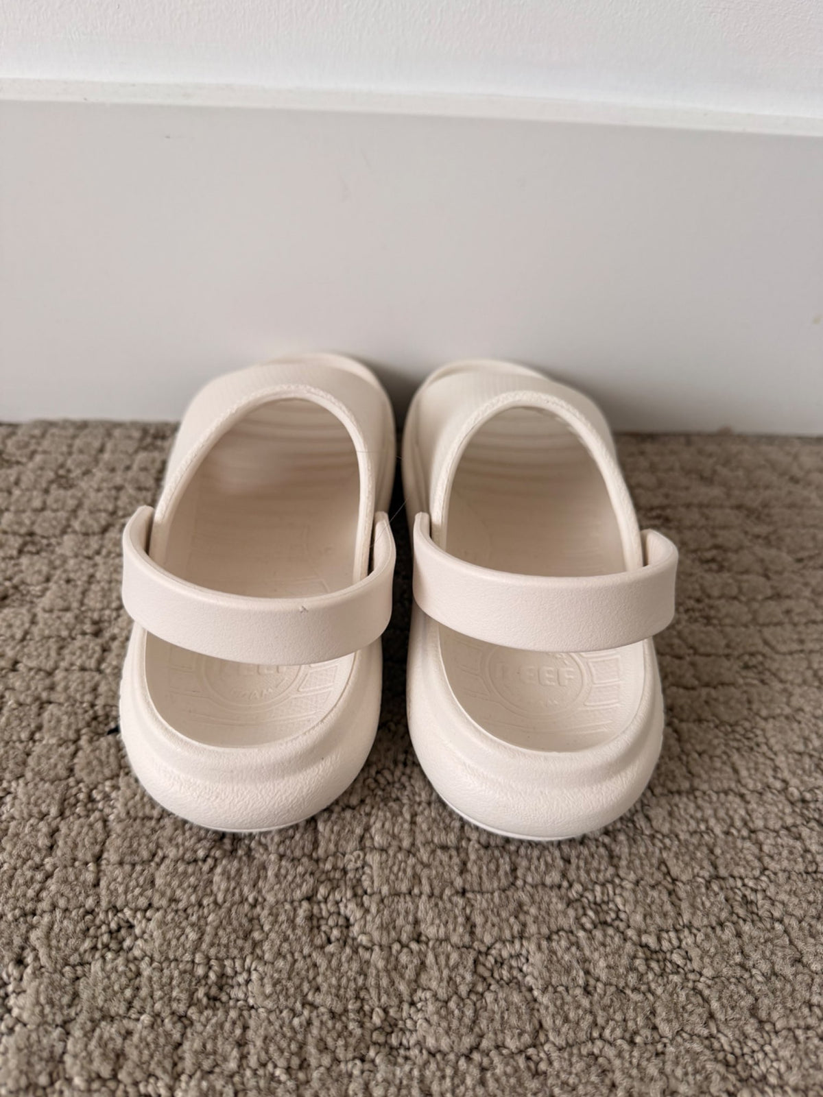 Reef White Sandals (size 12), Shoes 12 (Toddler:2-4yr)