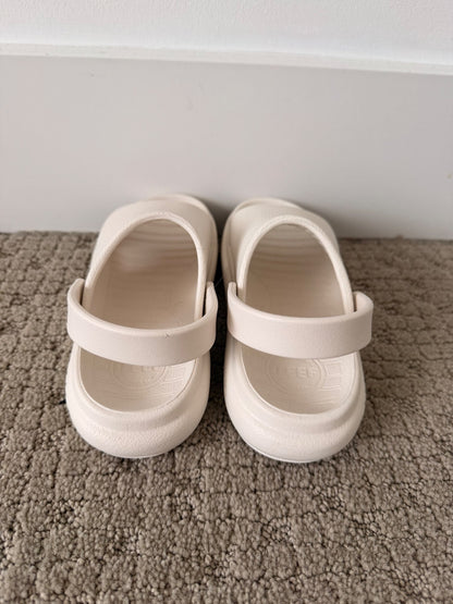 Reef White Sandals (size 12), Shoes 12 (Toddler:2-4yr)