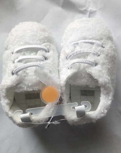 Carter's plush shoes, Shoes 4 (Baby: 0-12 mth)