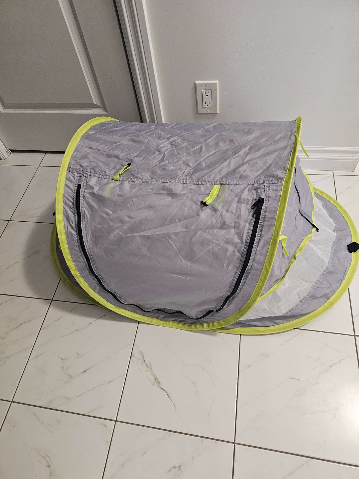 Portable pop up tent with sunshade and mosquito net