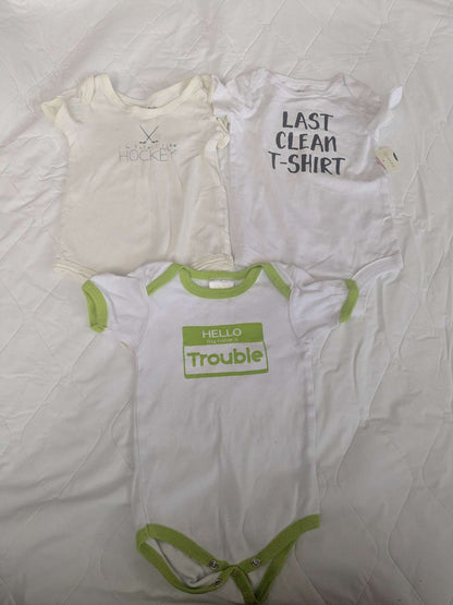 Bundle of 3 white onsies, size 6-12 months, Kids 9 Month (6-9M)