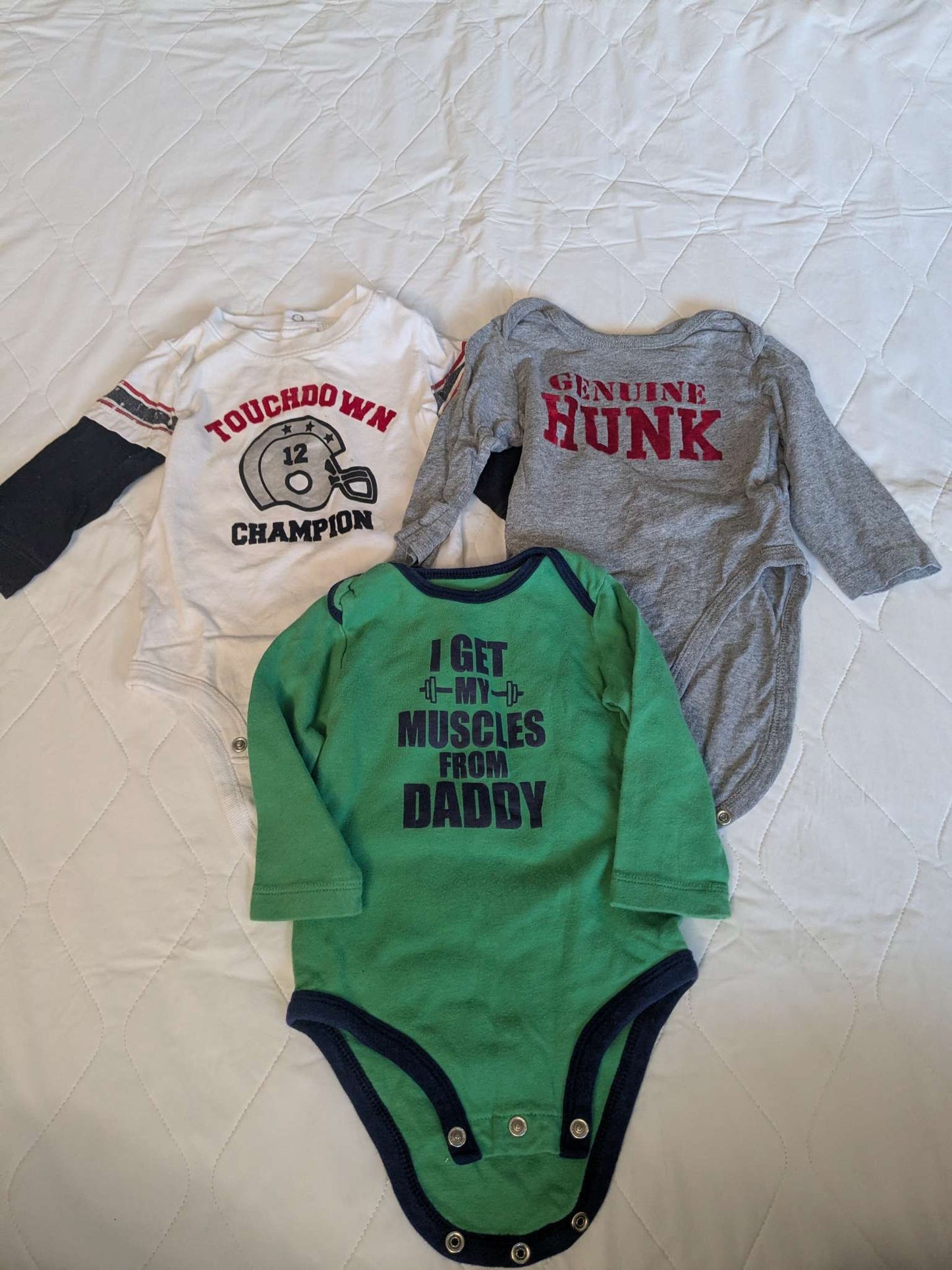 Bundle of 3 long sleeve onsies, sports and muscle, Kids 9 Month (6-9M)