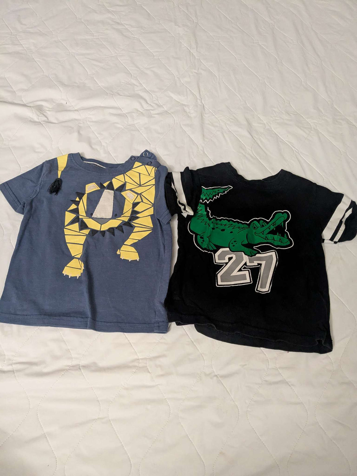 Bundle of 2 t-shirts with graphic design, blue and black, 24 months, Kids 24 Month (18-24M)