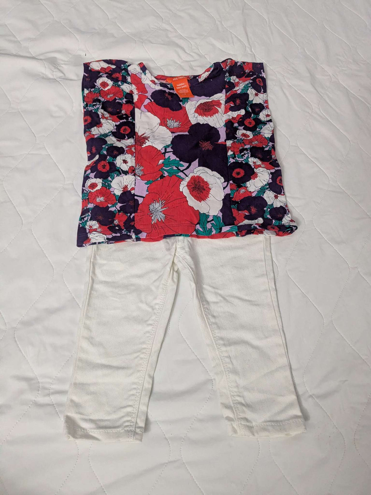 Joe Fresh 2 piece matching set, girls flowery shirt and capris bottoms, 2T, Kids 2T