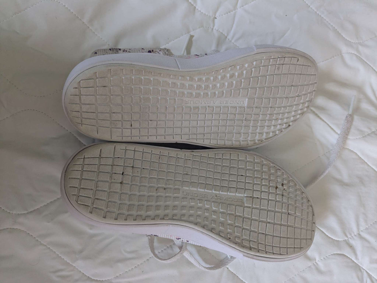 Under Armour girls sneakers, size 13, Shoes 13 (Kids:4-8yr)