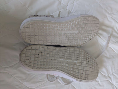 Under Armour girls sneakers, size 13, Shoes 13 (Kids:4-8yr)