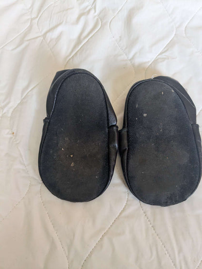 Calgary Flames soft shoes, 18-24 months, Shoes 4.5 (Walkers:12-24 mth)