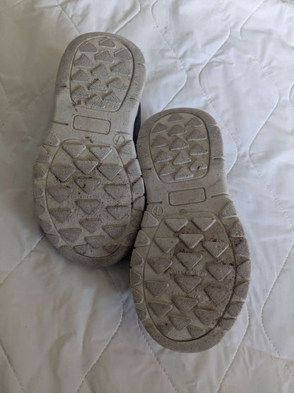Cute size 7 slip on shoes for little girl, Shoes 7 (Walkers:12-24 mth)