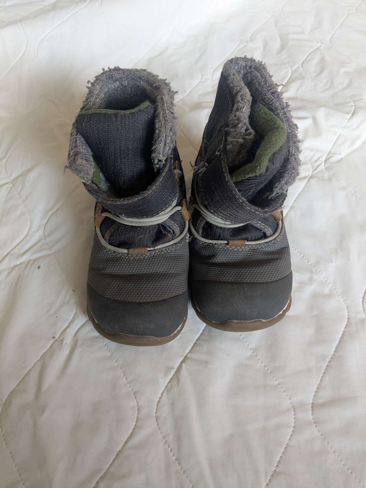 Thinsulate size 6 gray boots, Shoes 6 (Walkers:12-24 mth)