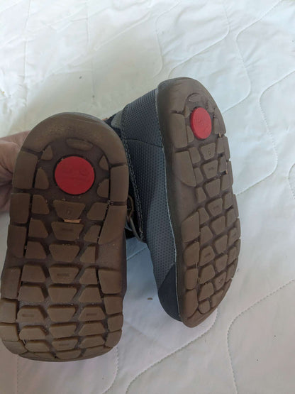 Thinsulate size 6 gray boots, Shoes 6 (Walkers:12-24 mth)
