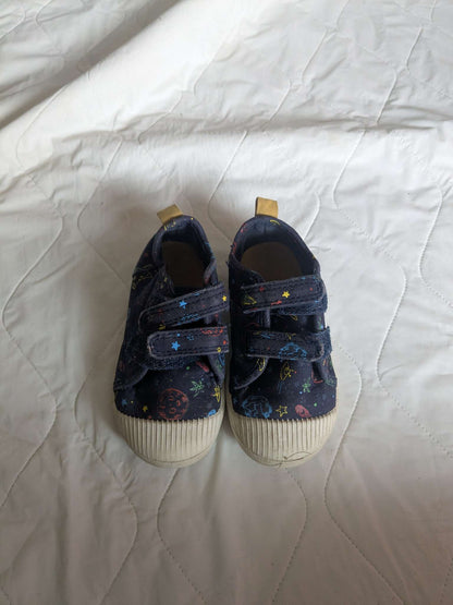 Pair of little boys shoes, size 7, ,Walmart, Shoes 7 (Walkers:12-24 mth)