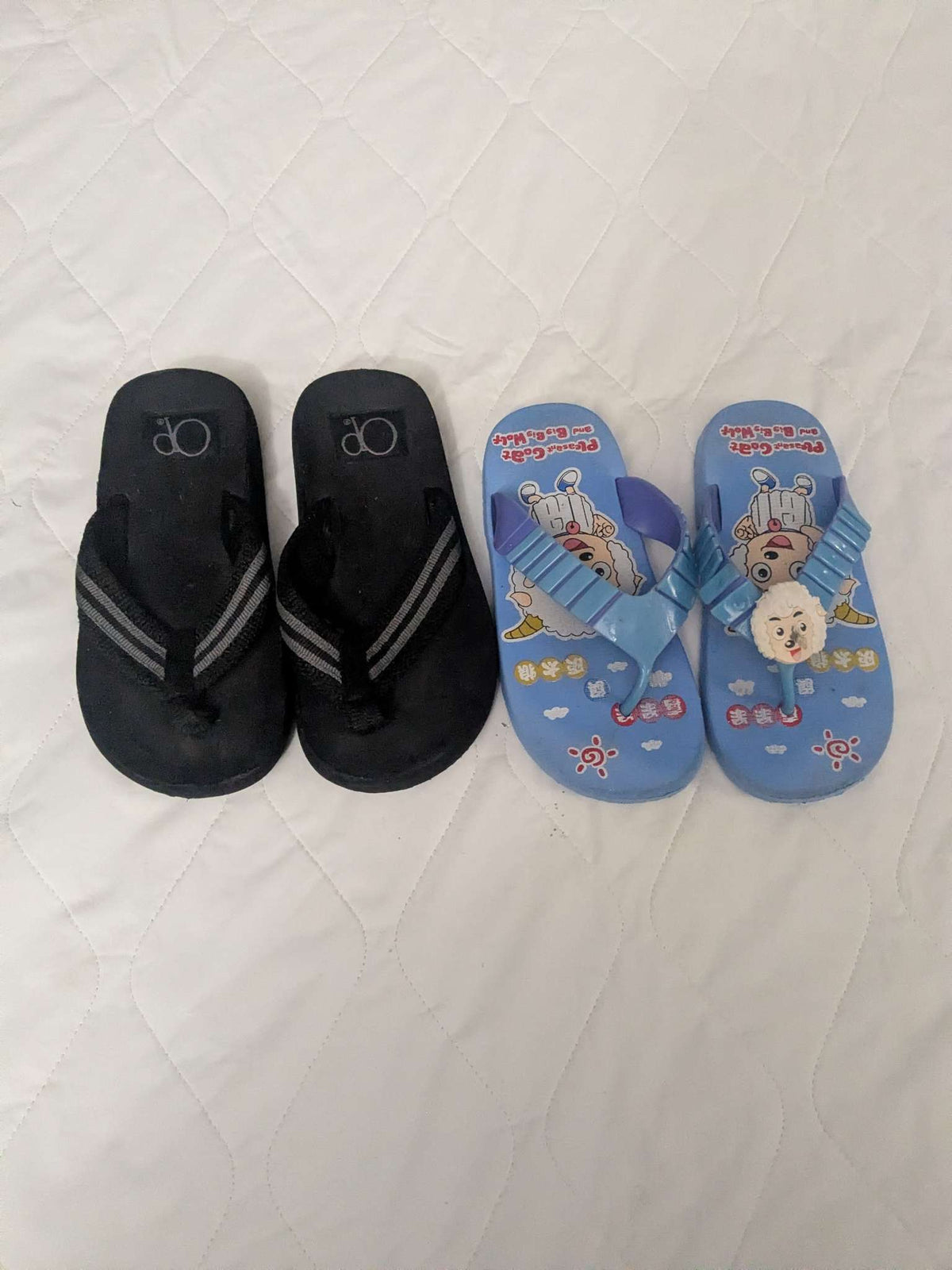 Pair of 2 boys flip flops, Shoes 8 (Toddler:2-4yr)