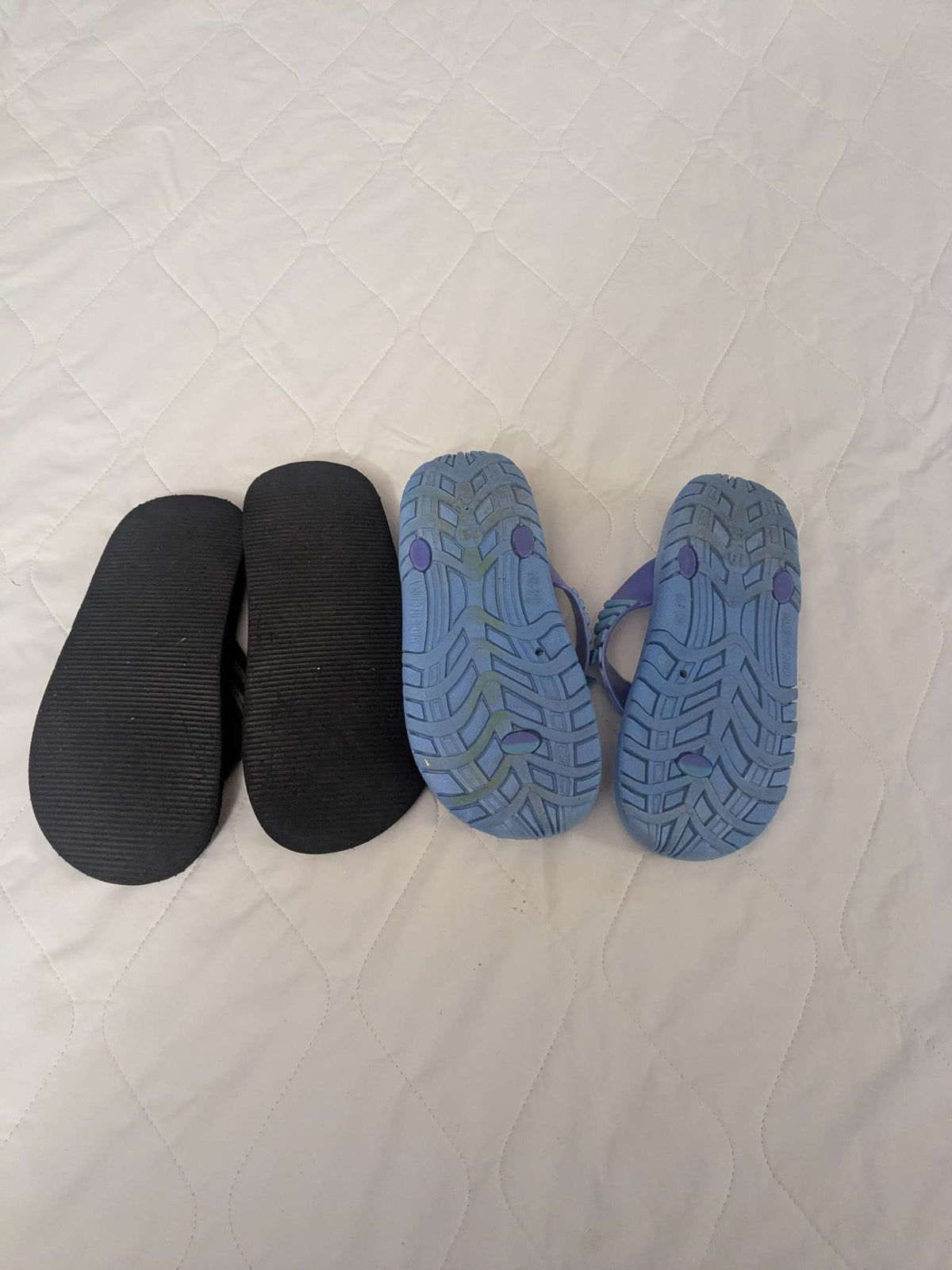 Pair of 2 boys flip flops, Shoes 8 (Toddler:2-4yr)