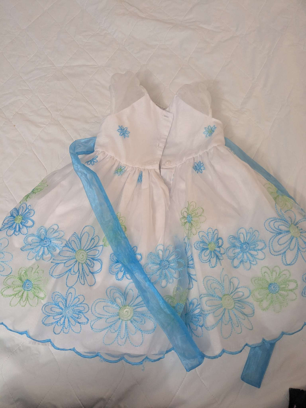 Lacy little girls dress with blue flowers, size 3, Kids 3T