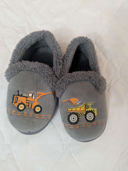 Gray little boy slippers, size 9/10, Shoes 9 (Toddler:2-4yr)