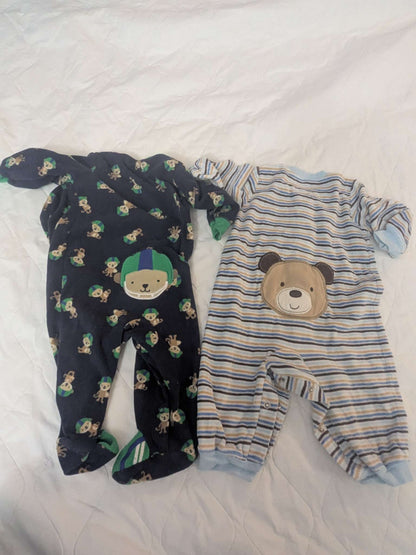 Bundle of 3 fleece pajamas, including a christmas one, Kids 6 Month (3-6M)