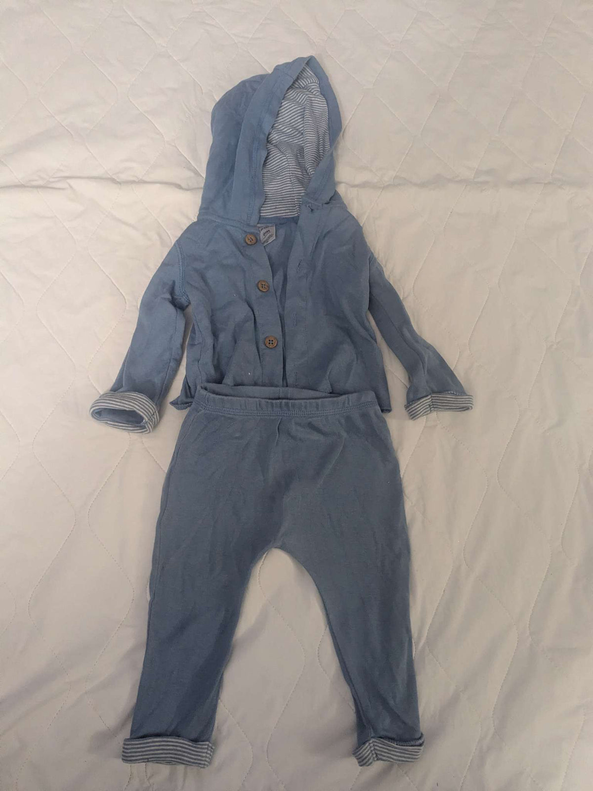 Carter's 6 month 2 piece blue outfit with bear on the bum, Kids 6 Month (3-6M)