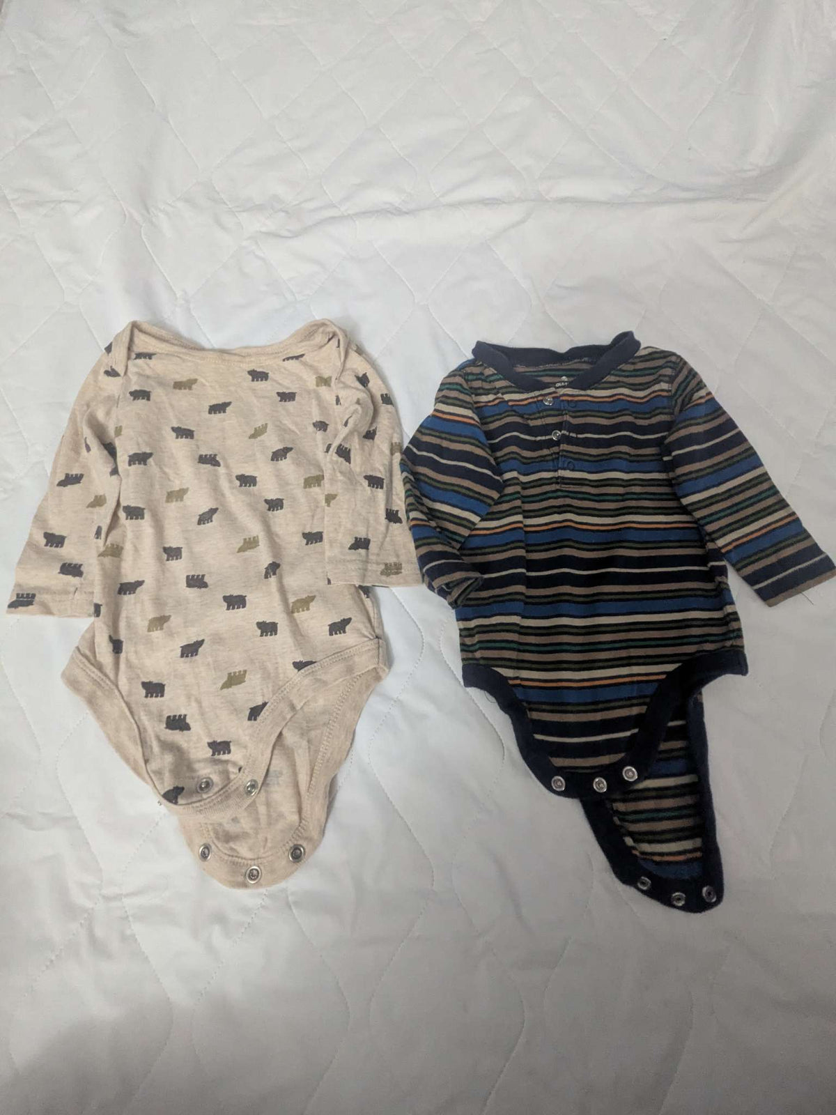 Bundle of 2 long sleeve onesies, beige bear and striped, Kids 6 Month (3-6M)