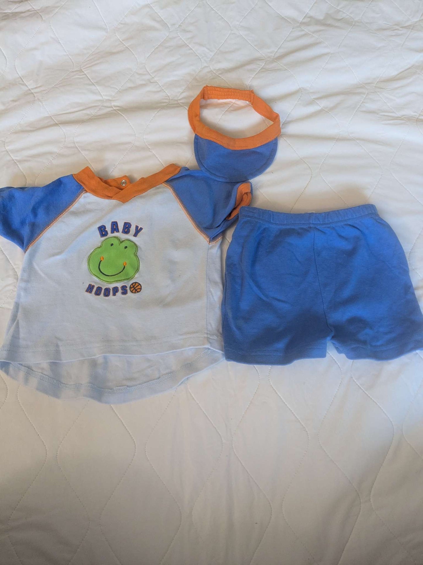 3 piece shorts/tshirt set with hat, Kids 9 Month (6-9M)