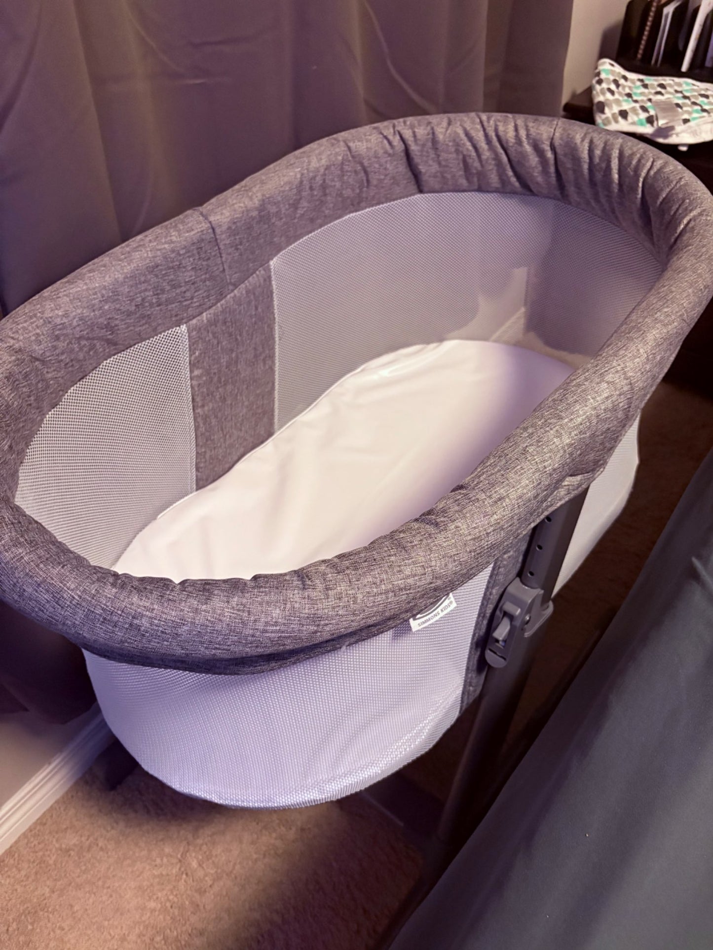 Simmons Kids Oval City Sleeper Bedside Bassinet