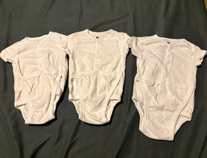 Baby crossover bodysuit with snaps (6-9 months) , Kids 9 Month (6-9M)