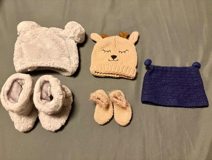 Baby winter hats and booties , Kids 9 Month (6-9M)