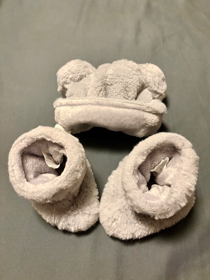 Baby winter hats and booties , Kids 9 Month (6-9M)