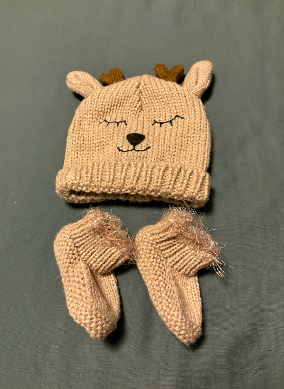 Baby winter hats and booties , Kids 9 Month (6-9M)