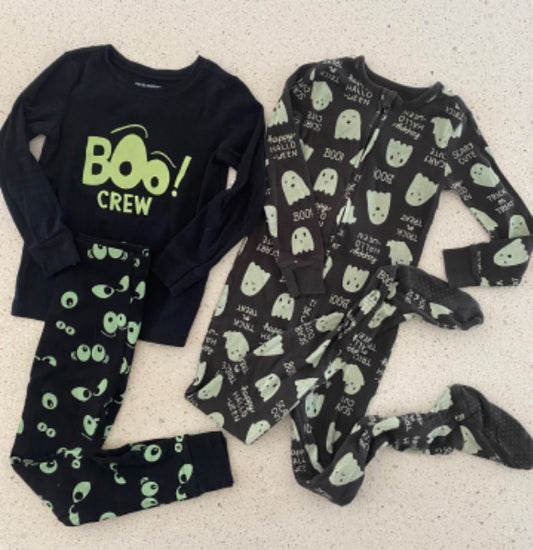 2 Glow in the Dark Halloween PJ’s (5T)