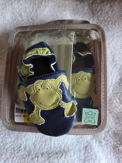 WeeStep infant leather crib shoes- size 12-18 months, Shoes 4.5 (Walkers:12-24 mth)