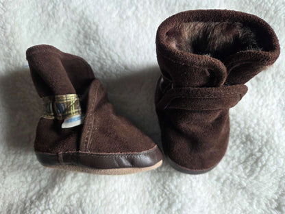 Robeez comfy ankle booties- size 0-6 months, Shoes 0 (Baby: 0-12 mth)
