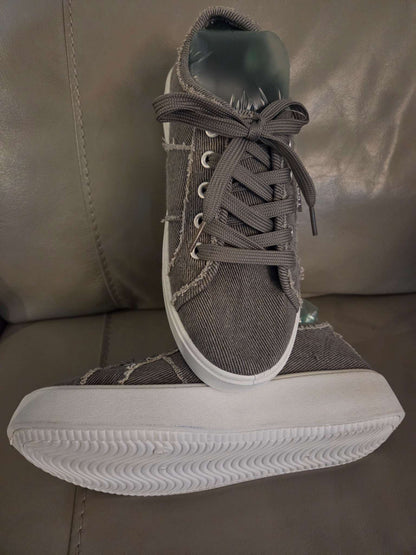 Canvas lace-up shoes- size 4, Shoes 4 (Big Kids:8–12yr)