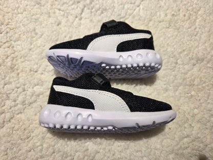 Puma running shoes/sneakers- size 4, Shoes 4 (Baby: 0-12 mth)