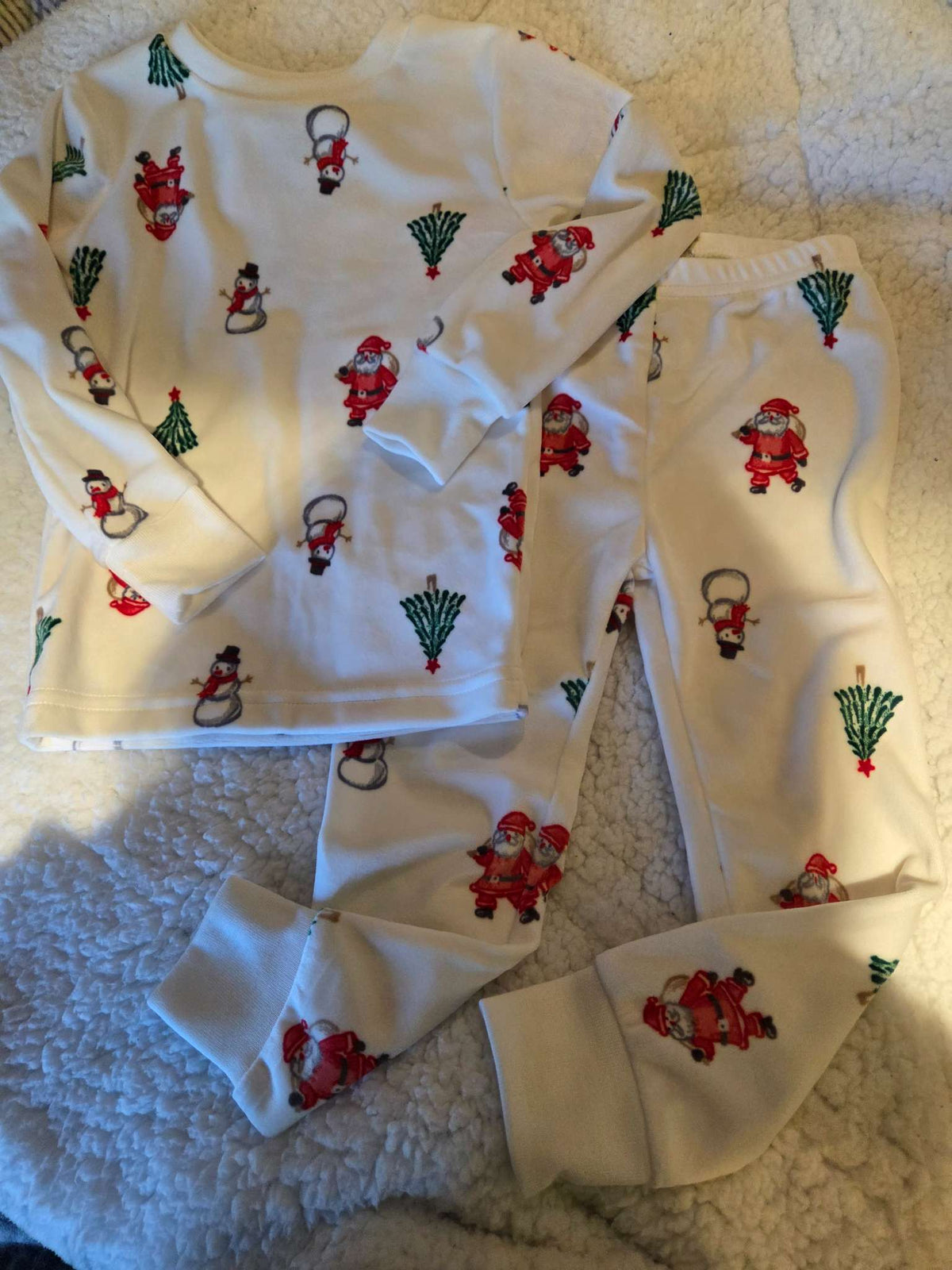 Carter's 2 piece festive pajamas- size 2, Kids 2T