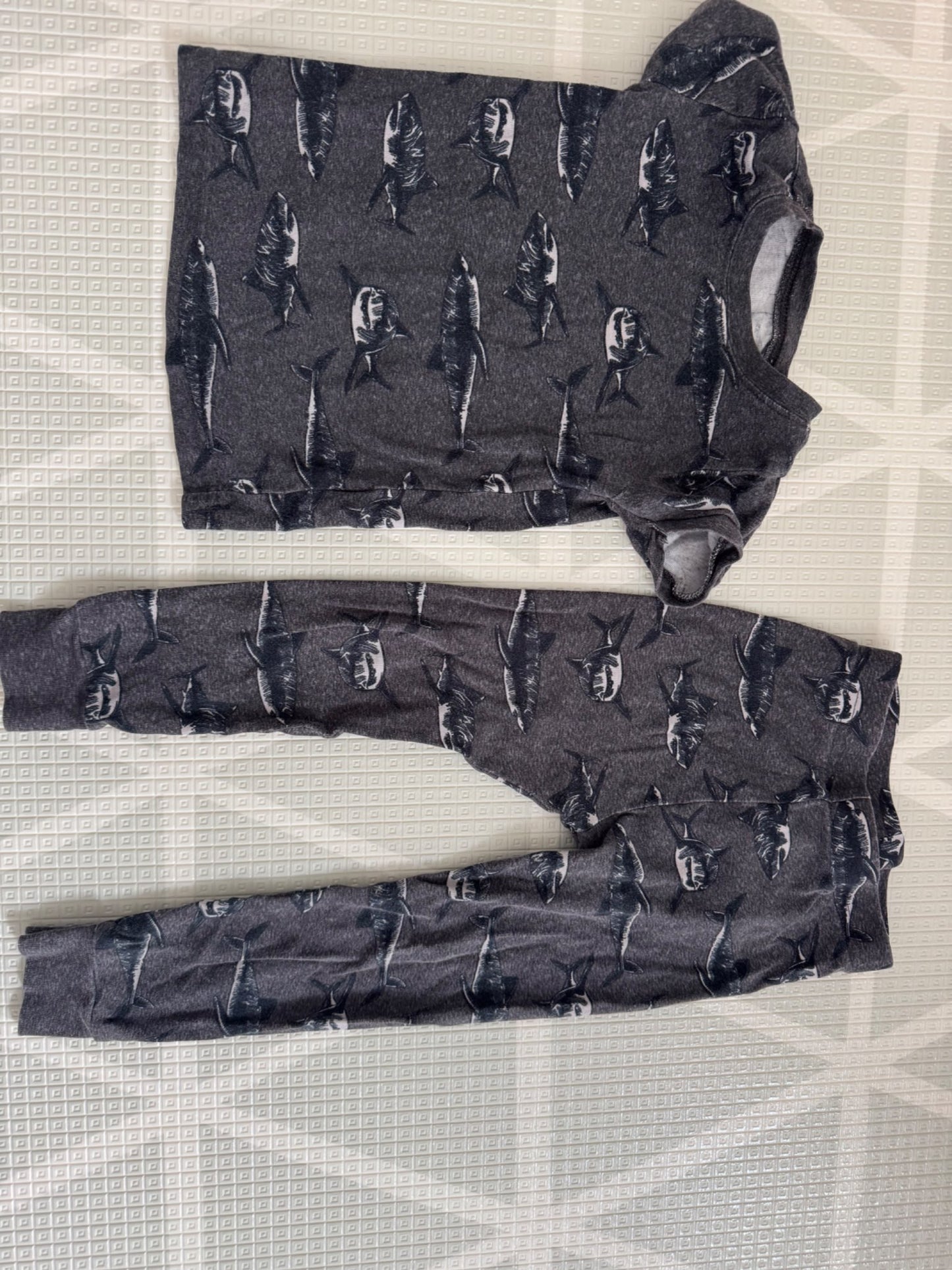 Old Navy Shark Pajama Set 3T, Kids 3T