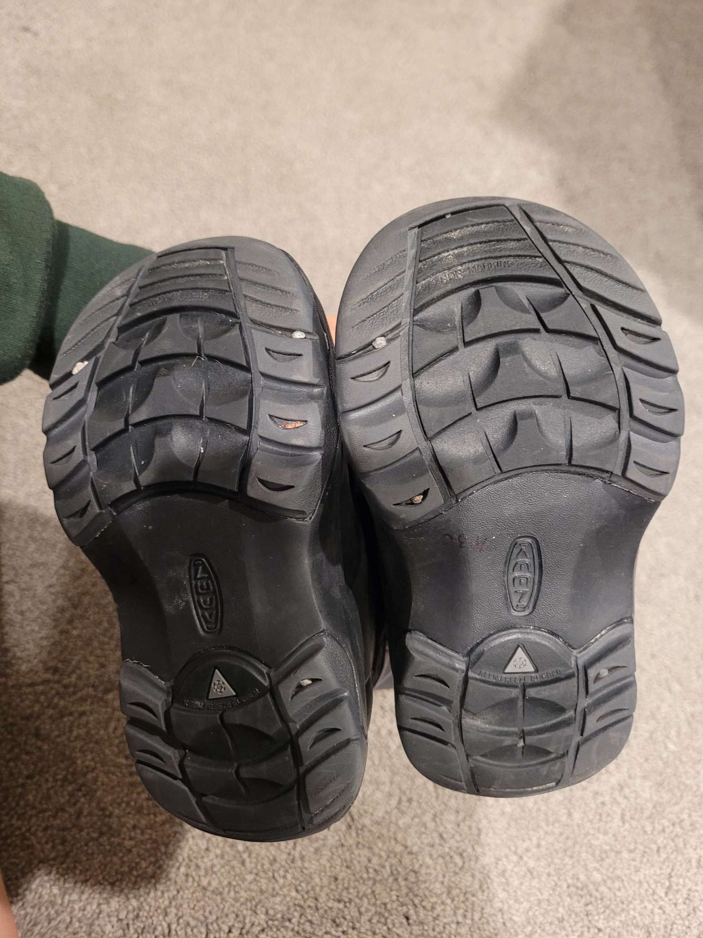 Keen toddler winter boots size 4.5/5, Shoes 4.5 (Walkers:12-24 mth)