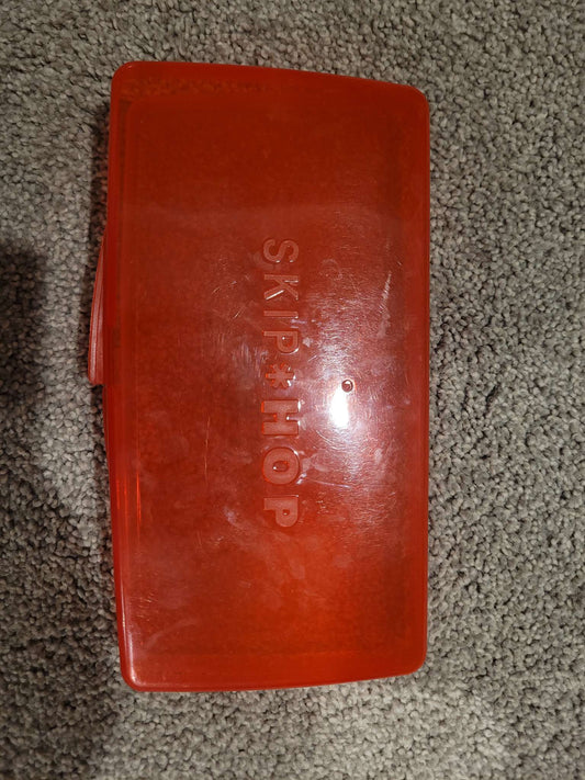 Skip hop travel wipes container