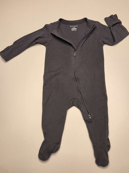Old Navy Dark Grey Sleeper, Size 6-9M, Kids 9 Month (6-9M)