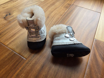 Sorel Silver Metallic and Black Winter Baby Boots, Infant Size 2, Shoes 2 (Baby: 0-12 mth)