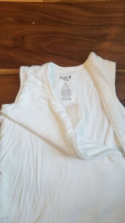 Kyte Baby White 1.0 TOG Sleep Bag Size Small, 0-6 Months (Small)