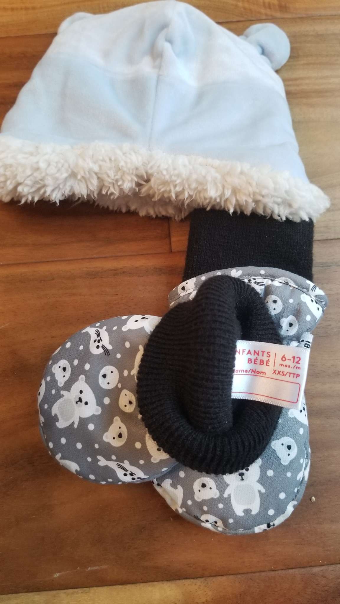 Kombi Hat (0-3M) and Mitts (6-12M)