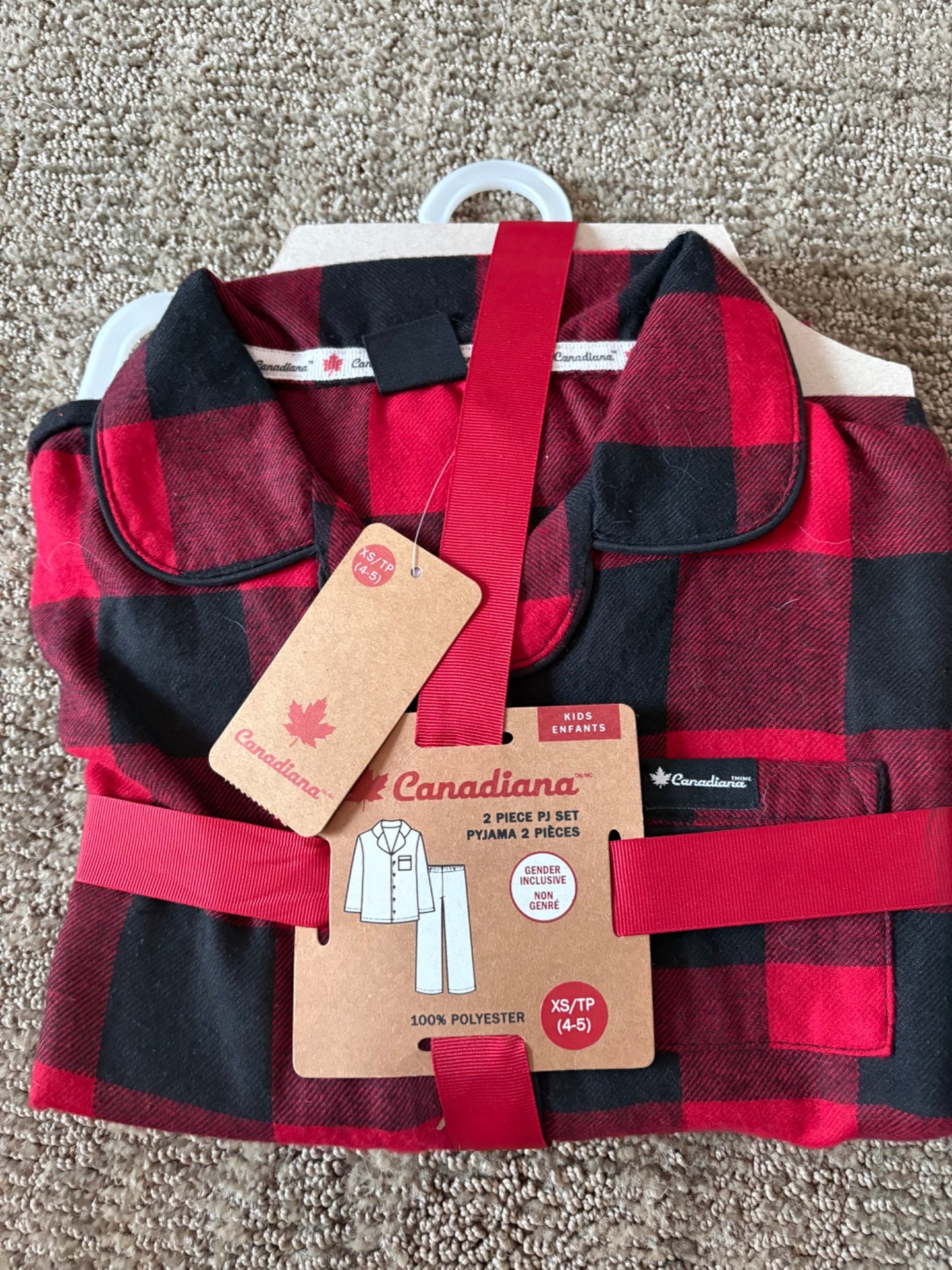 NEW Christmas Pajamas size 4-5, Kids 5/5T