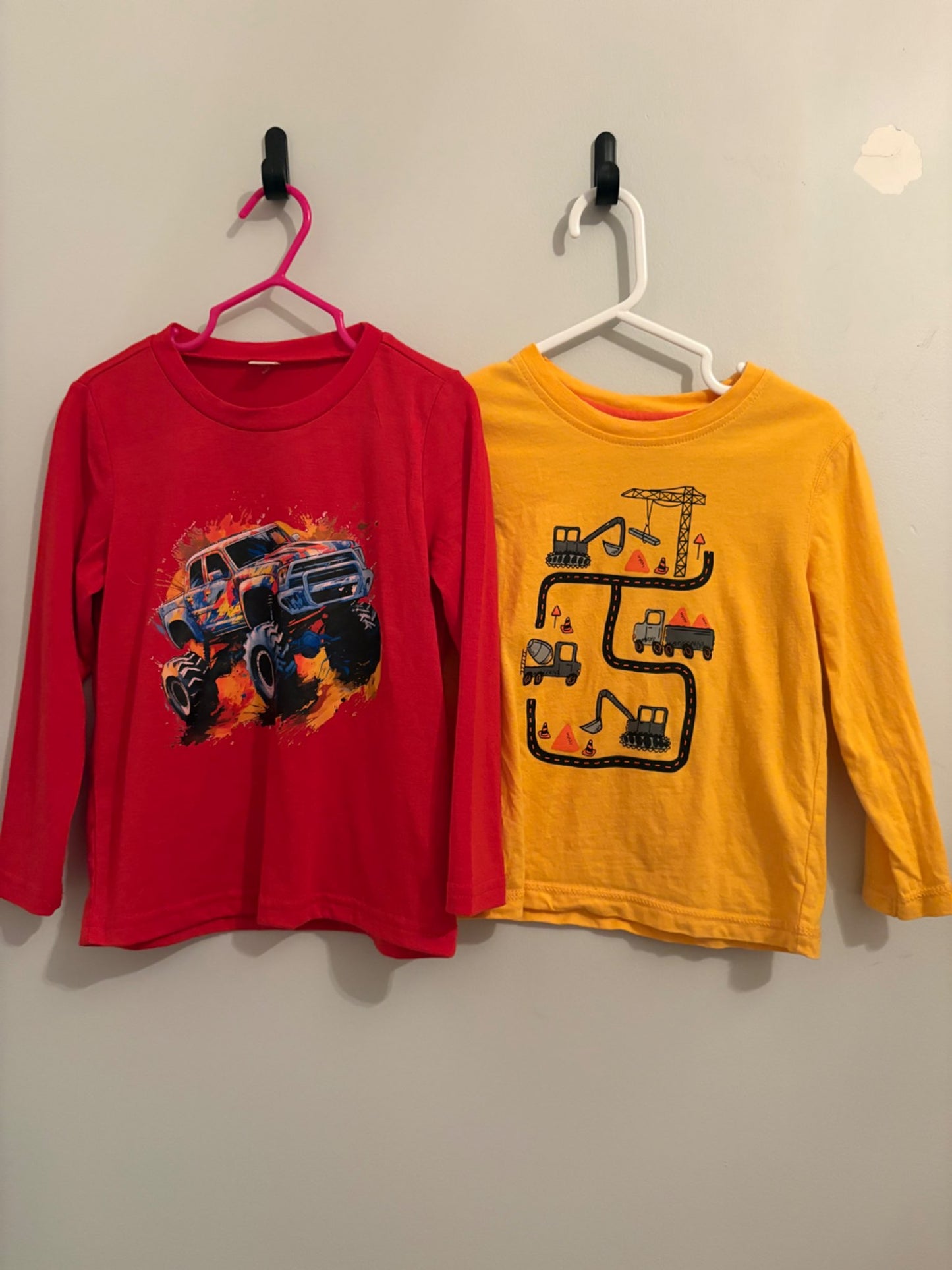 Set of 2 boys shirts 4t, Kids 4/4T