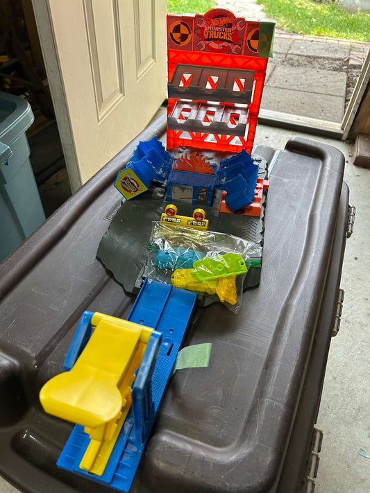 Monster Trucks play structure