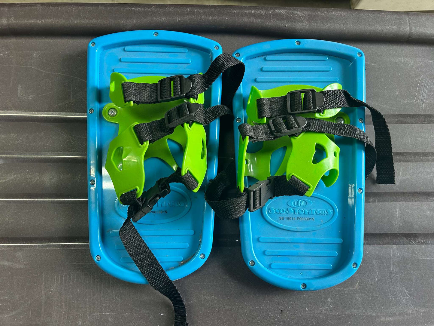 Kids snowshoes